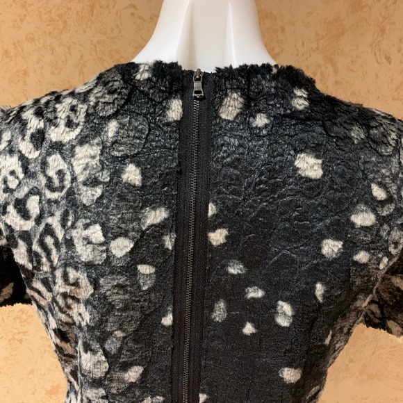 BCBGMaxAzria - Faux Fur - Blue color - Animal Print Peplum top - Picture 7 of 8